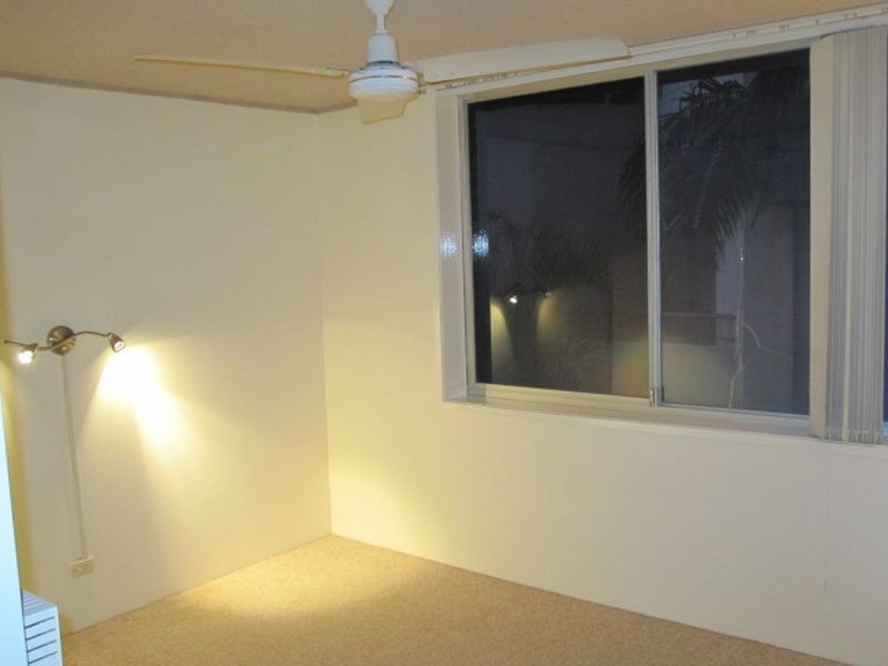 12/19-21 Armrick Ave, Broadbeach QLD 4218