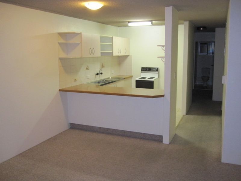 12/19-21 Armrick Ave, Broadbeach QLD 4218