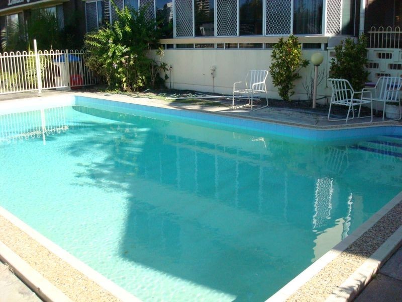 12/19-21 Armrick Ave, Broadbeach QLD 4218