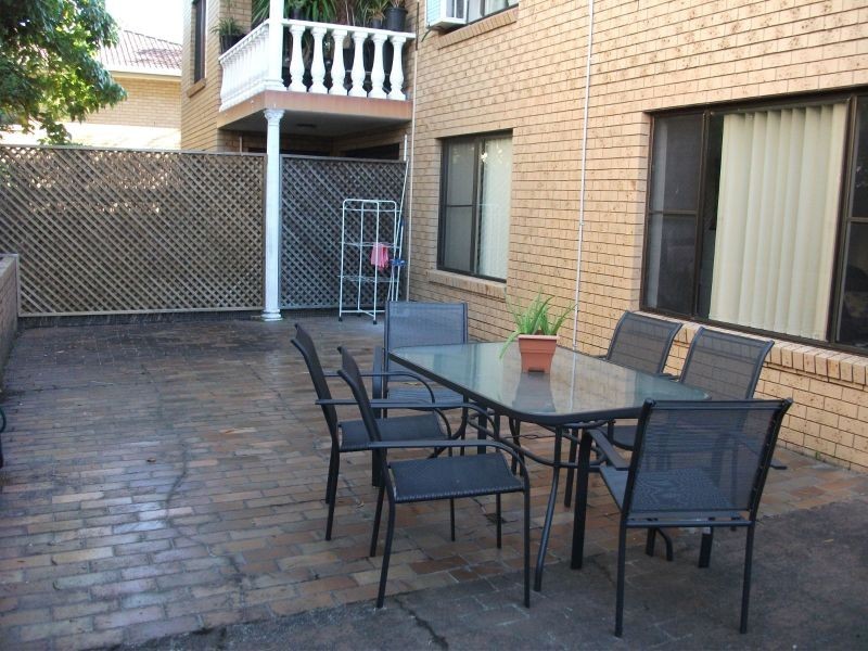 2/6 Genoa St, Surfers Paradise QLD 4217