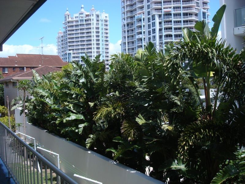 7/22 Mary Avenue, Broadbeach QLD 4218