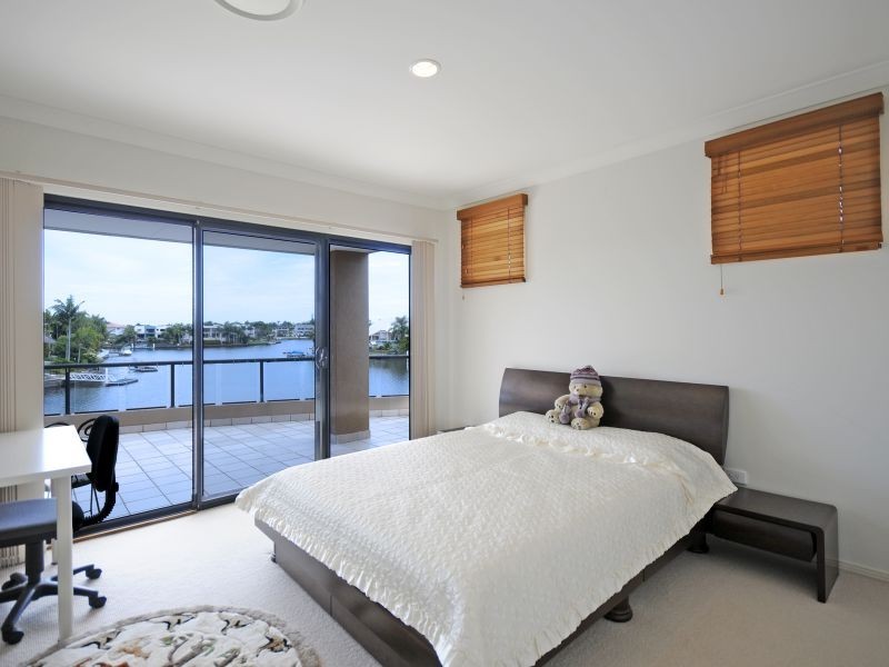 17 Karabella Ct, Mermaid Waters QLD 4218