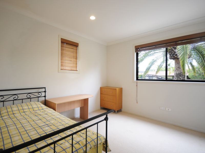 17 Karabella Ct, Mermaid Waters QLD 4218