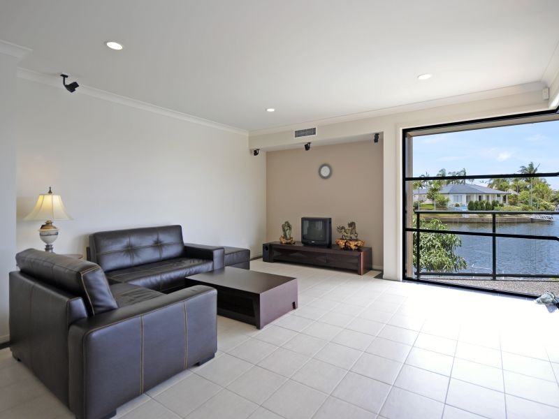 17 Karabella Ct, Mermaid Waters QLD 4218