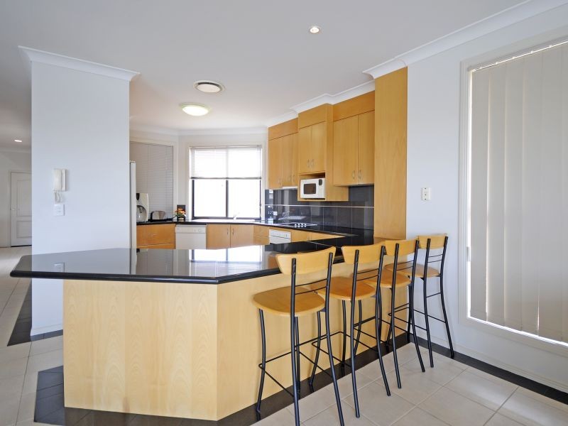 17 Karabella Ct, Mermaid Waters QLD 4218
