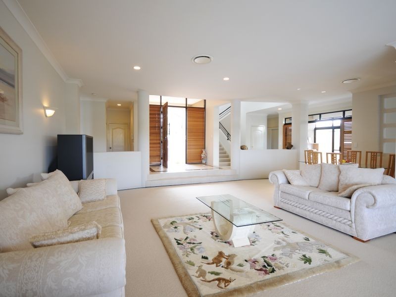 17 Karabella Ct, Mermaid Waters QLD 4218