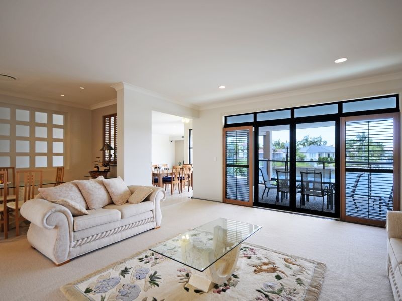 17 Karabella Ct, Mermaid Waters QLD 4218