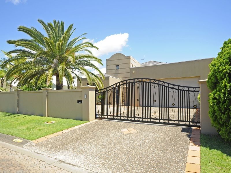 17 Karabella Ct, Mermaid Waters QLD 4218
