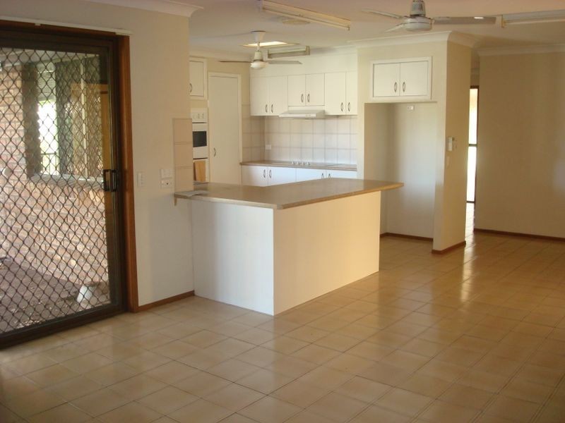 15 Apia St, Clear Island Waters QLD 4226