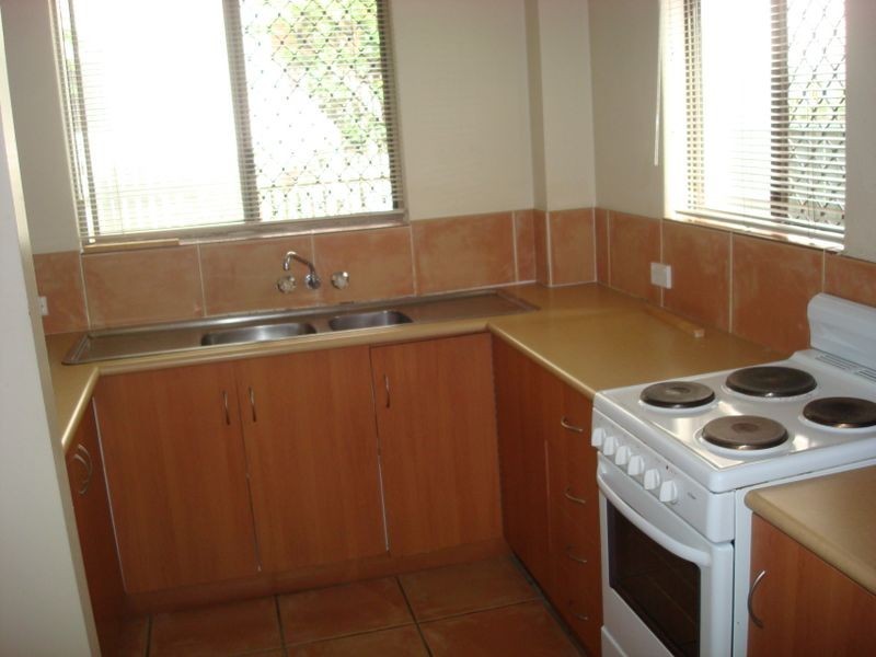 2/16 Rosewood Avenue, Broadbeach QLD 4218