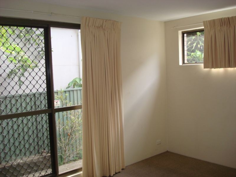 2/16 Rosewood Avenue, Broadbeach QLD 4218