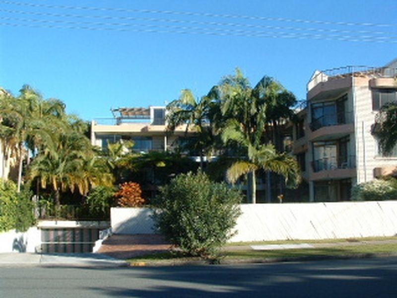 2/24 Second Avenue, Broadbeach QLD 4218