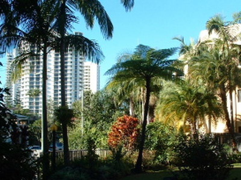 2/24 Second Avenue, Broadbeach QLD 4218