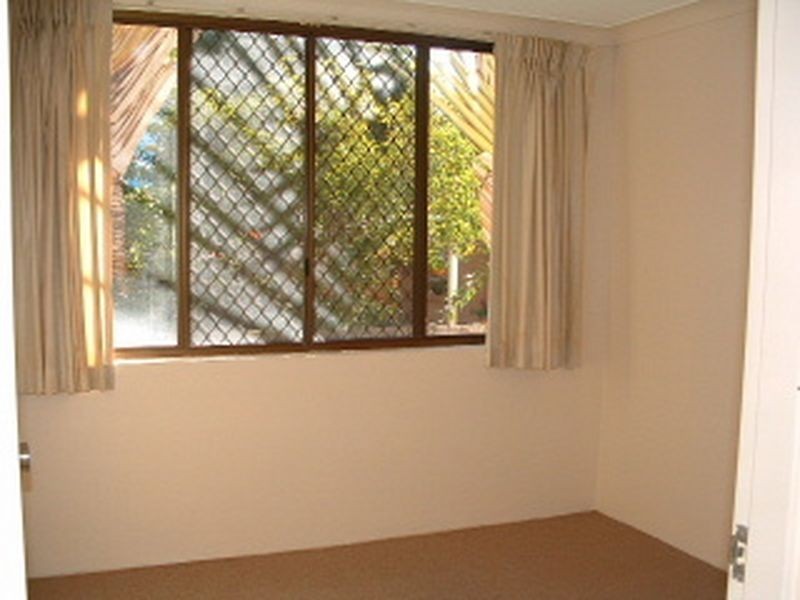 2/24 Second Avenue, Broadbeach QLD 4218