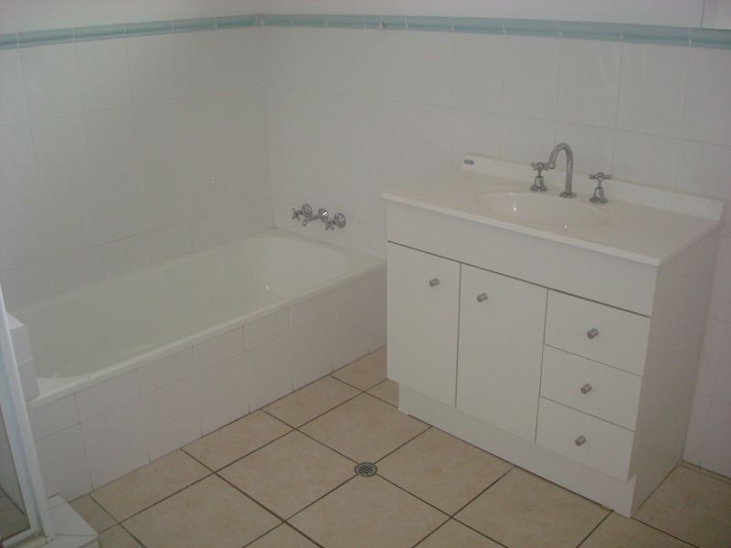 1/1 Guyra Avenue, Burleigh Heads QLD 4220