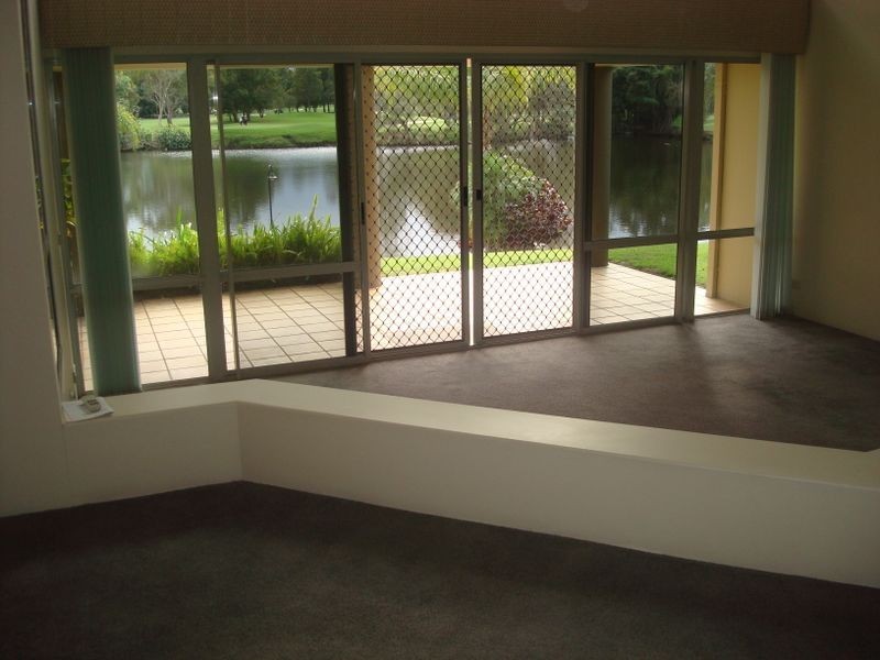 8/125 Santa Cruz Boulevard, Clear Island Waters QLD 4226