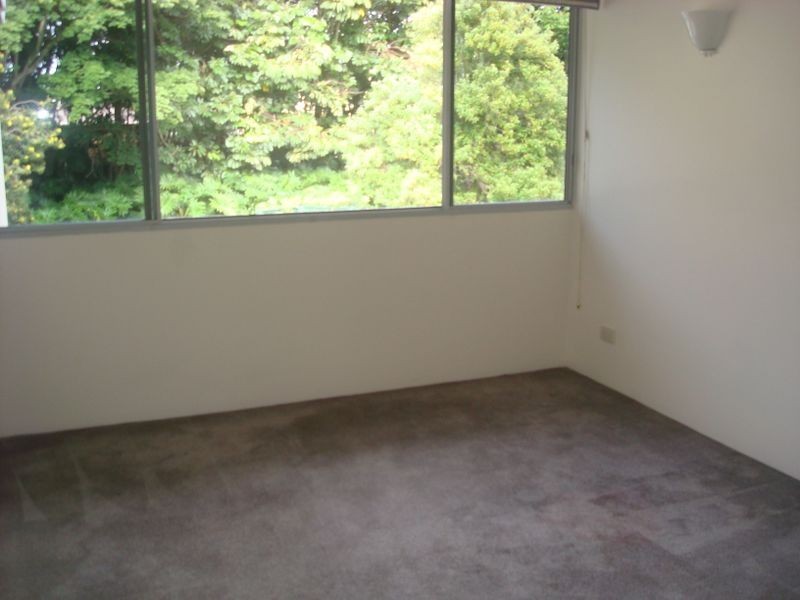 8/125 Santa Cruz Boulevard, Clear Island Waters QLD 4226