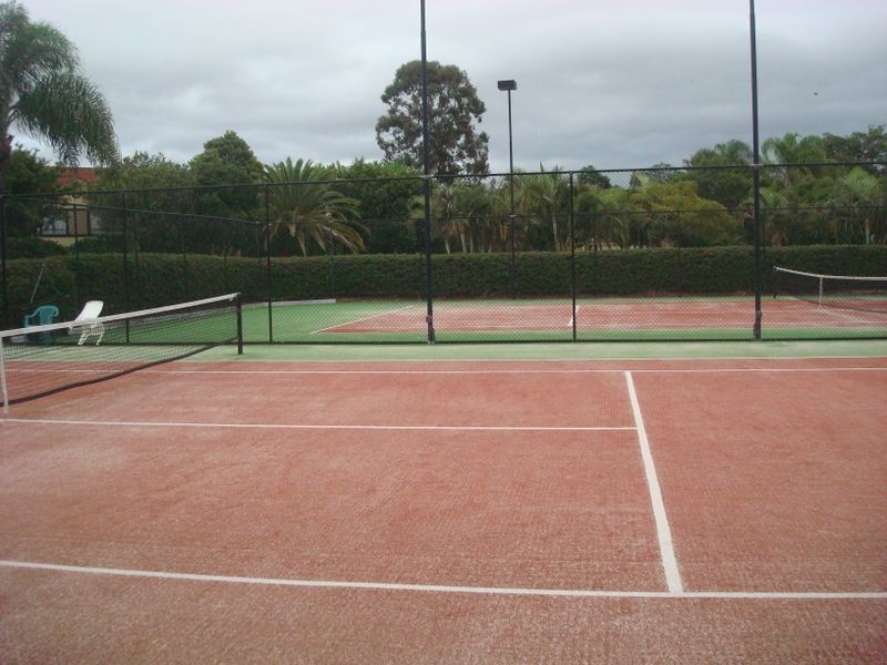 8/125 Santa Cruz Boulevard, Clear Island Waters QLD 4226