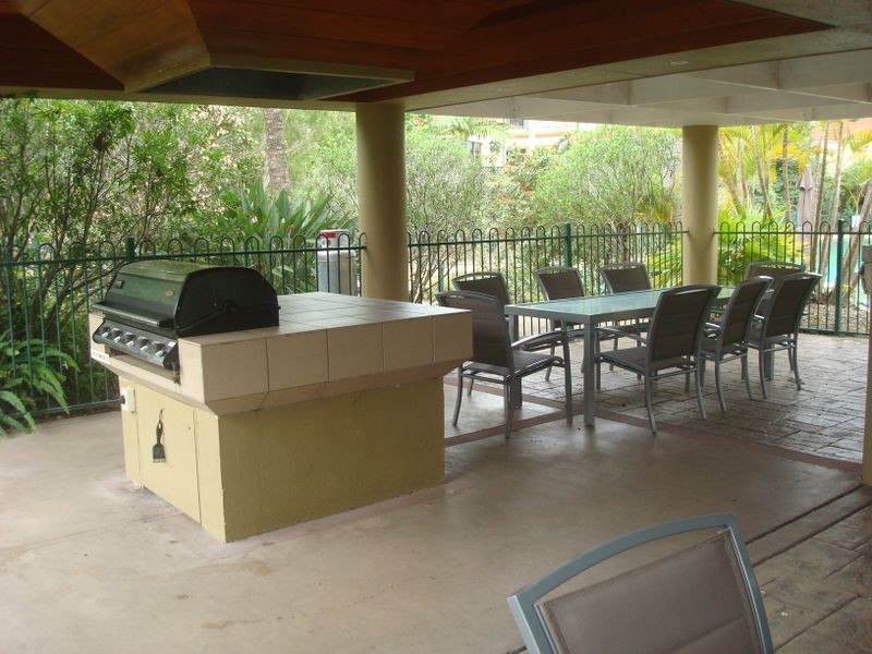 8/125 Santa Cruz Boulevard, Clear Island Waters QLD 4226