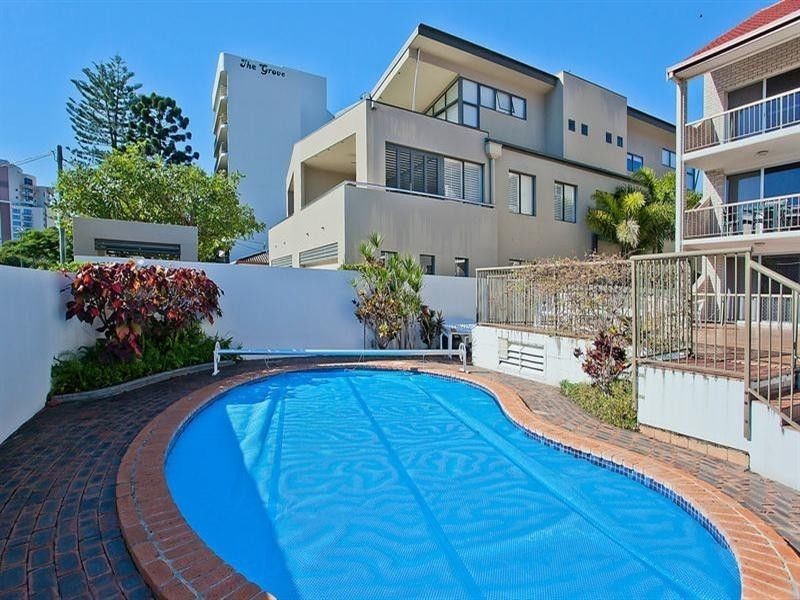 8/32 Armrick Avenue, Broadbeach QLD 4218