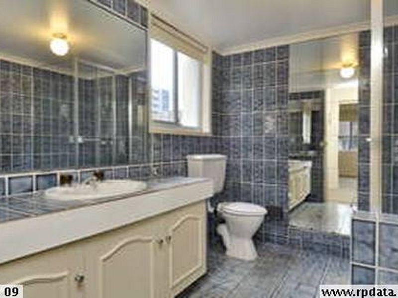 11 Riverview Parade, Surfers Paradise QLD 4217