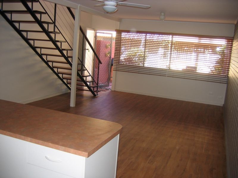 19/6 Stanhill Drive, Chevron Island QLD 4217