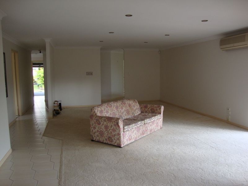 2 Ridgewood Court, Burleigh Waters QLD 4220