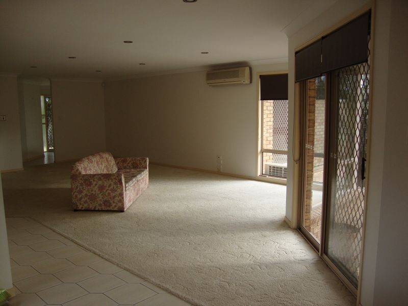 2 Ridgewood Court, Burleigh Waters QLD 4220