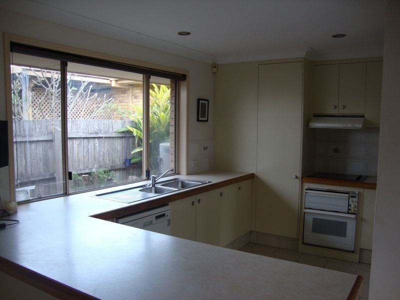 2 Ridgewood Court, Burleigh Waters QLD 4220