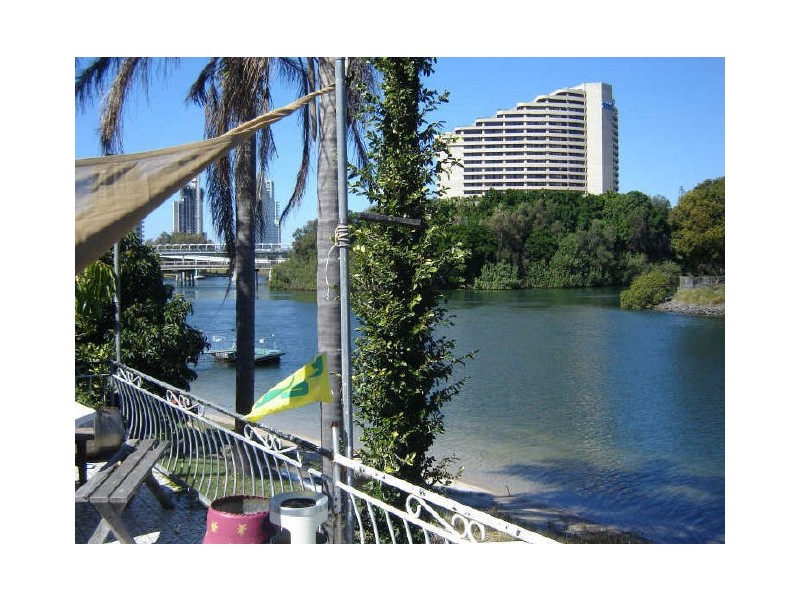 Broadbeach Waters QLD 4218