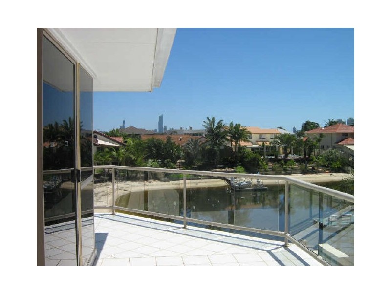 26 Cessnock Close, Mermaid Waters QLD 4218