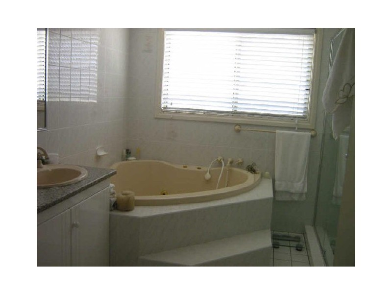 26 Cessnock Close, Mermaid Waters QLD 4218