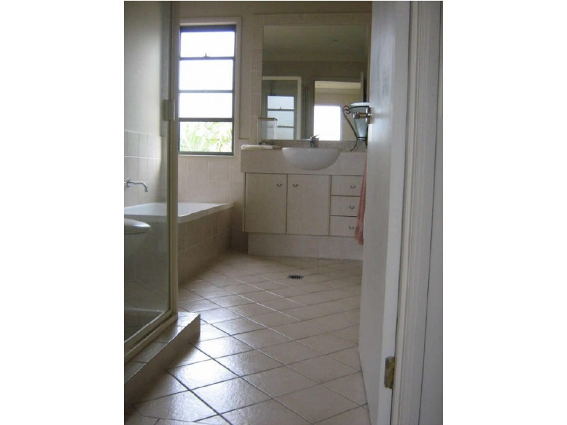 Clear Island Waters QLD 4226