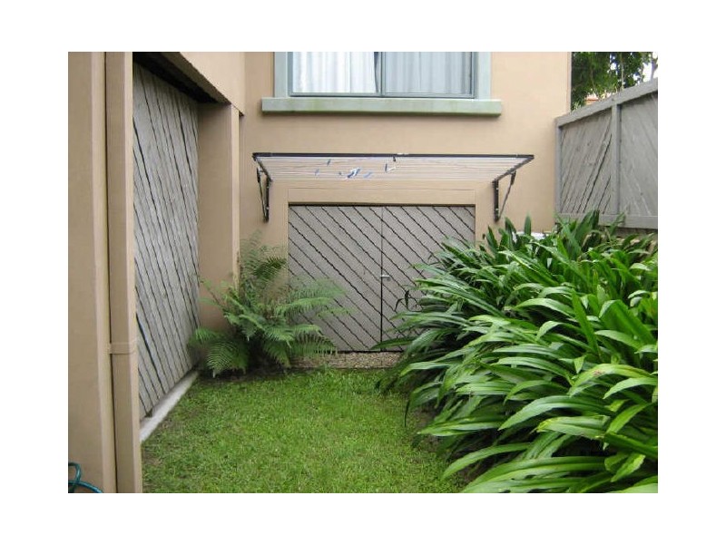 Clear Island Waters QLD 4226