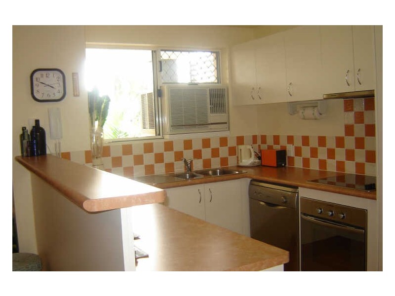 31-33 Mawarra Street, Chevron Island QLD 4217