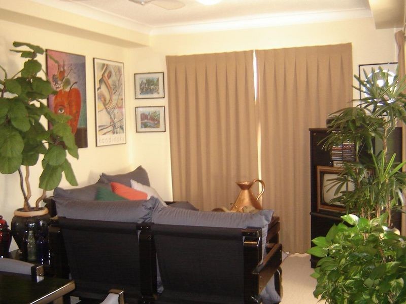 31-33 Mawarra Street, Chevron Island QLD 4217