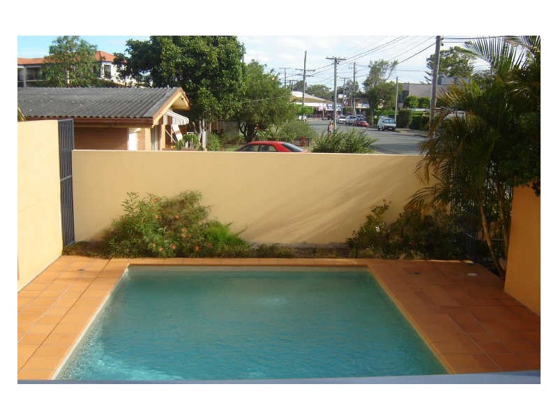 31-33 Mawarra Street, Chevron Island QLD 4217