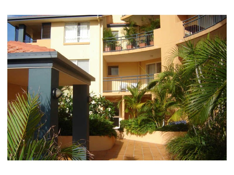 31-33 Mawarra Street, Chevron Island QLD 4217