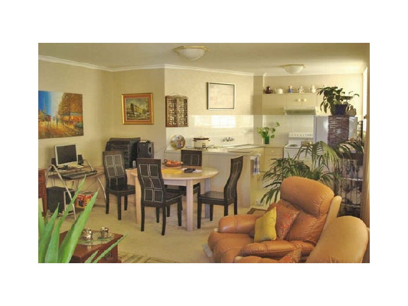 2/13 Armrick Avenue, Broadbeach QLD 4218