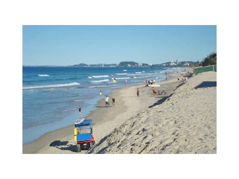 2/13 Armrick Avenue, Broadbeach QLD 4218