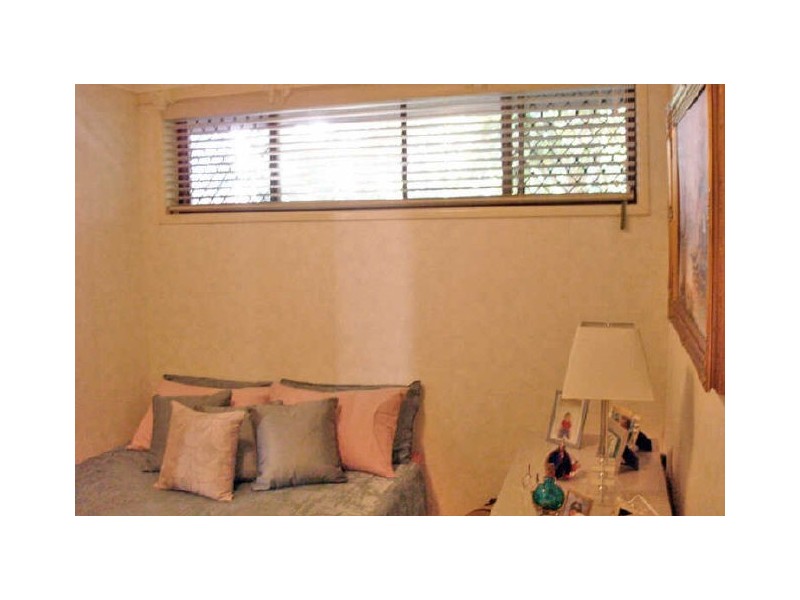 2/13 Armrick Avenue, Broadbeach QLD 4218