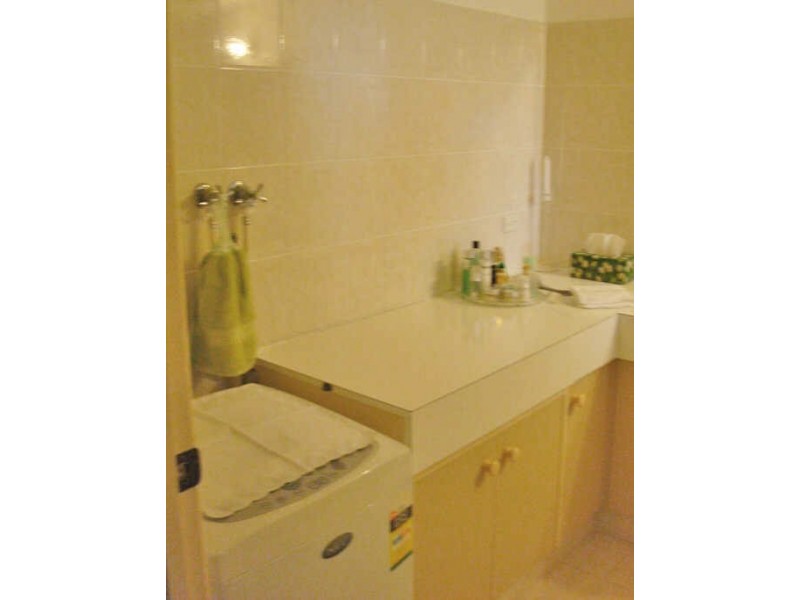 2/13 Armrick Avenue, Broadbeach QLD 4218