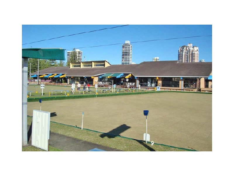 2/13 Armrick Avenue, Broadbeach QLD 4218