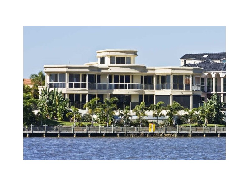 19 Istana View, Clear Island Waters QLD 4226