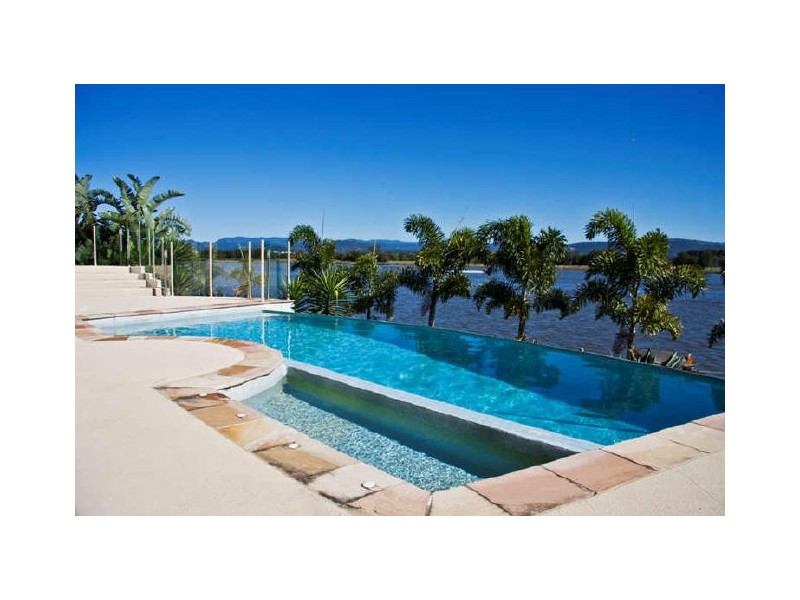 19 Istana View, Clear Island Waters QLD 4226