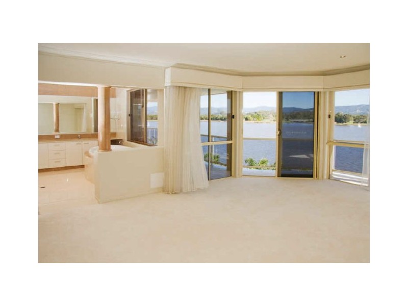 19 Istana View, Clear Island Waters QLD 4226