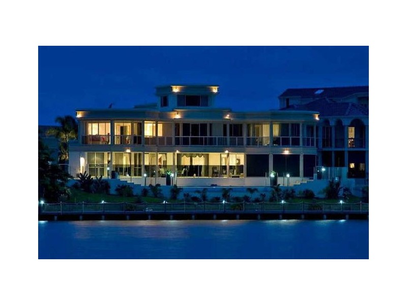 19 Istana View, Clear Island Waters QLD 4226