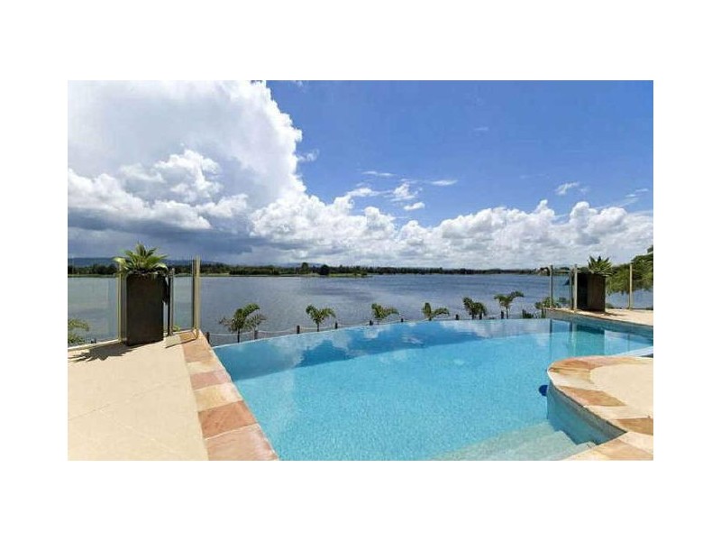 19 Istana View, Clear Island Waters QLD 4226