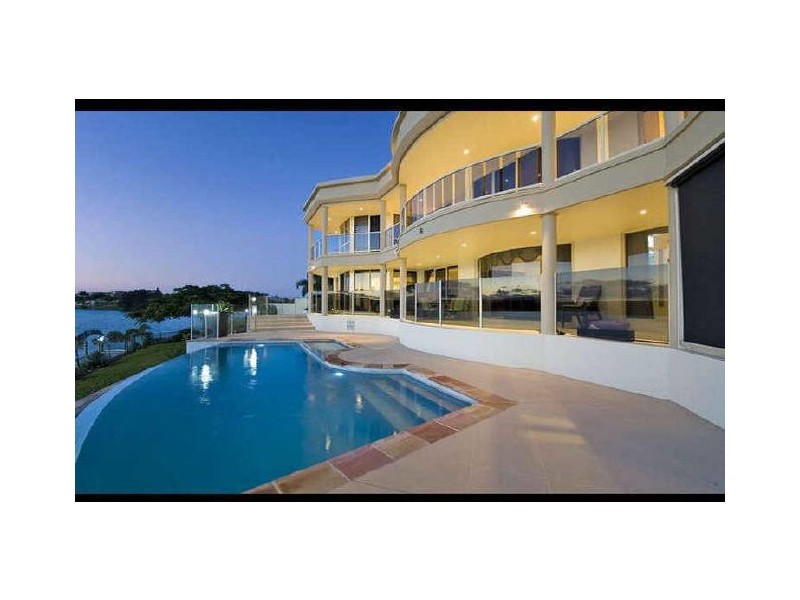 19 Istana View, Clear Island Waters QLD 4226