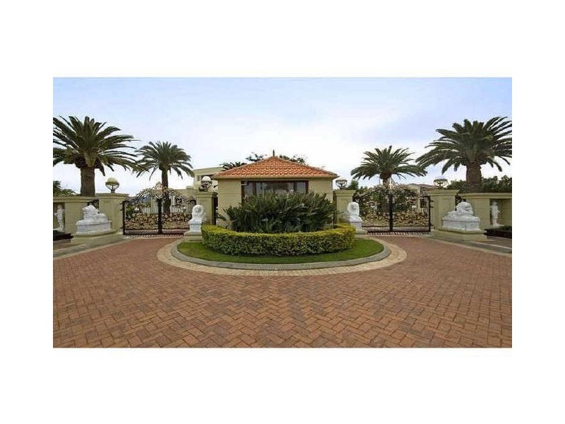 19 Istana View, Clear Island Waters QLD 4226